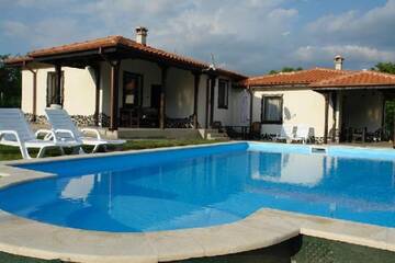 Фото номера Вилла с 1 спальней Виллы Madara OMAYA Guest House г. Мадара 20