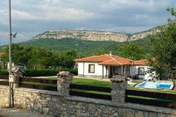 Фото номера Вилла с 1 спальней Виллы Madara OMAYA Guest House г. Мадара 17